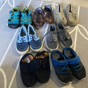 7 Pairs of Boys Shoes Size 9T and 10T Keen Cat & Jack Toms Tommy Hilfiger Olukai
